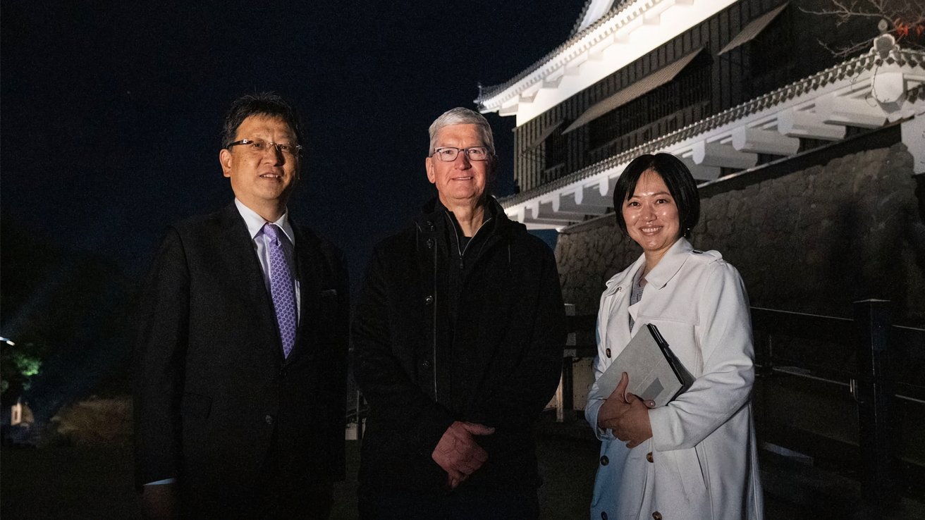 Apple CEO Tim Cook outside Kumamoto Castle