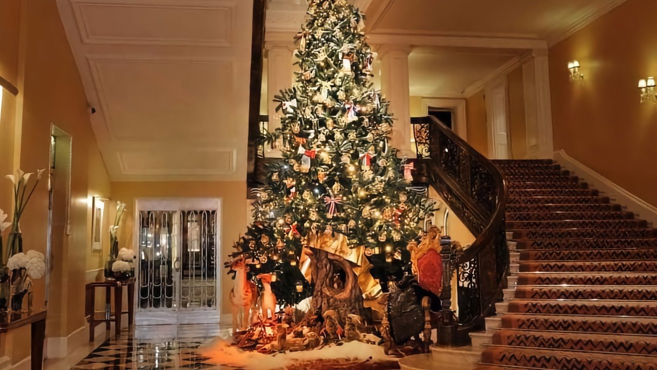 Call it the Apple Tree. Jony Ive helped design the decorations for this tree, which was displayed in London's Claridges store in 2018