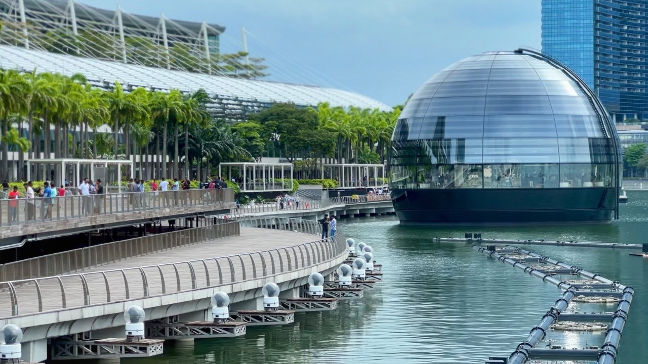 apple unveils floating marina bay sands store in singapore