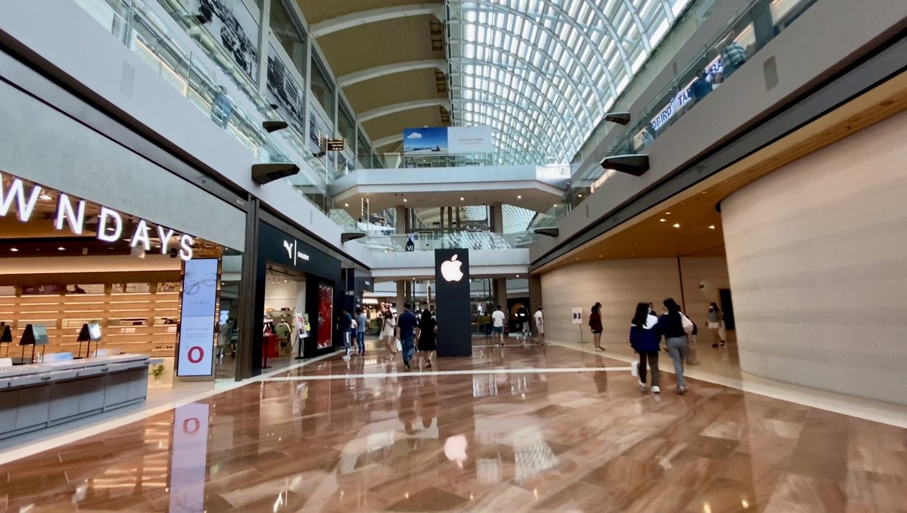 Marina Bay Sands Waterfront Apple Store - MLION Corporation