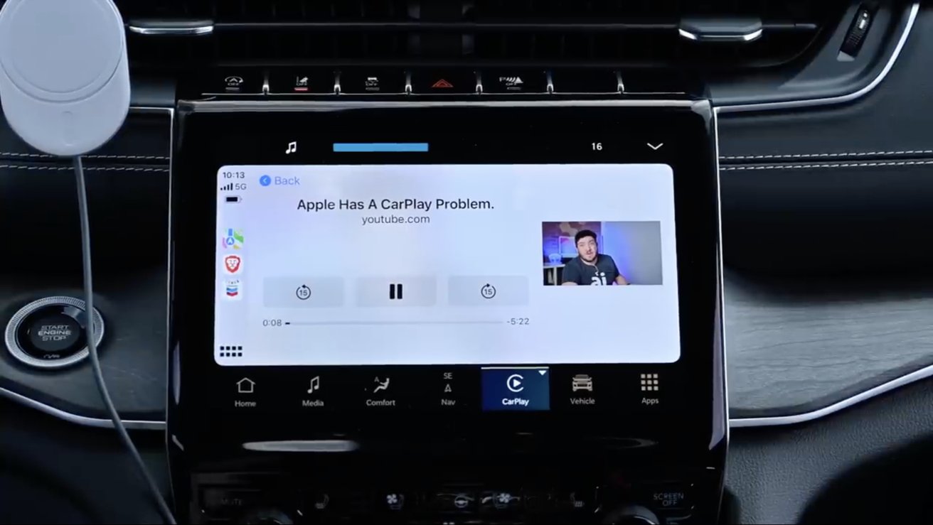 The Brave browser has a CarPlay app