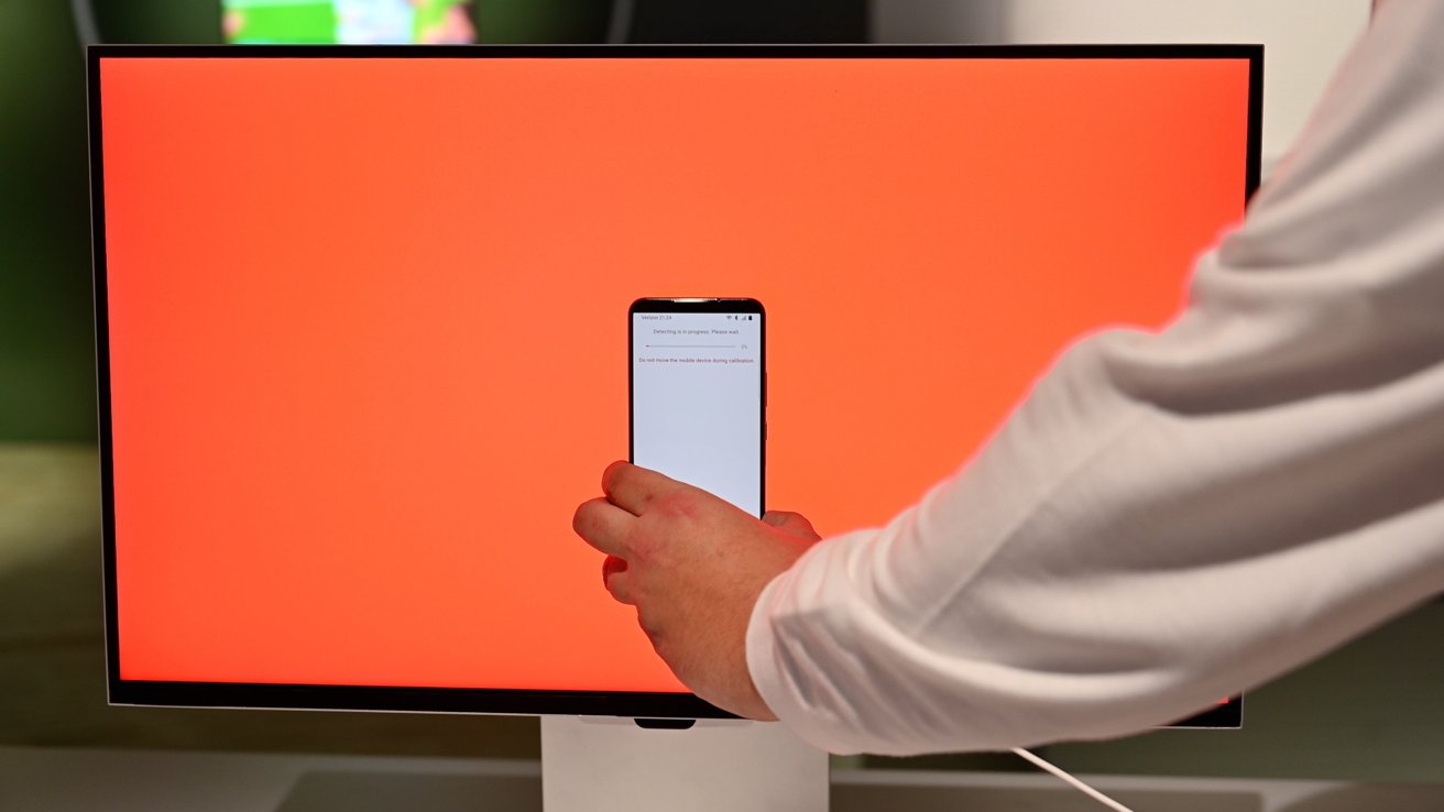 Samsung's 5K ViewFinity S9 Clones Apple's Studio Display—Even Its