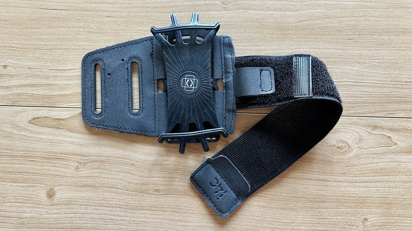 i4c armband material does not retain odor