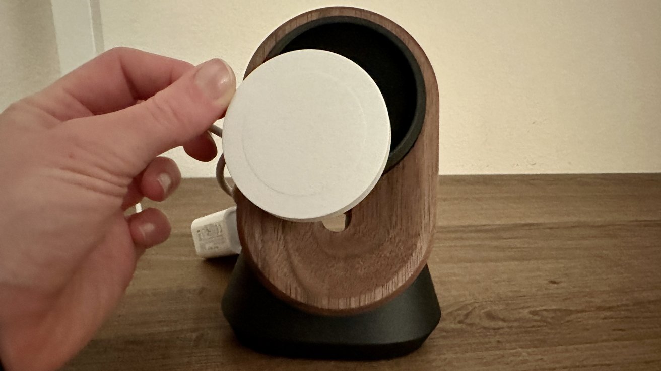 Oakywood iPhone Stand is only compatible with Apple MagSafe chargers