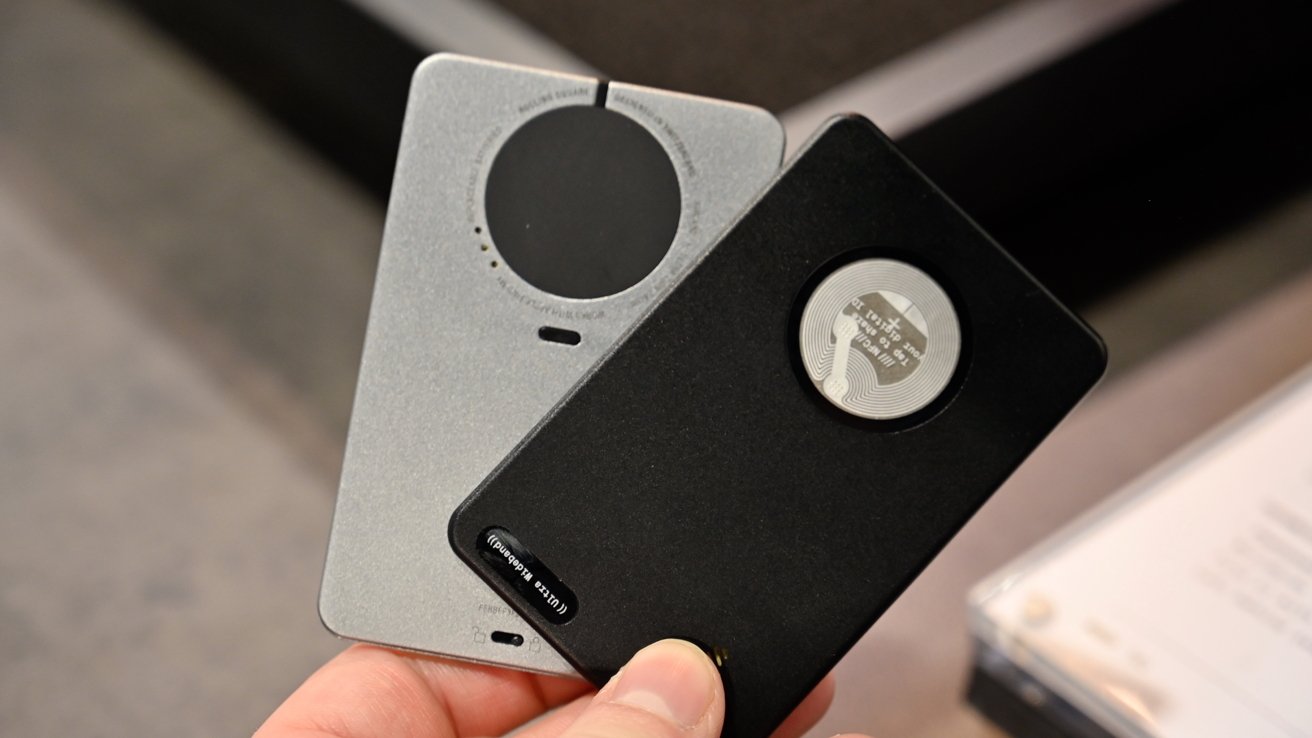 Rolling Square AirCard & AirCard E with Find My — Hands on