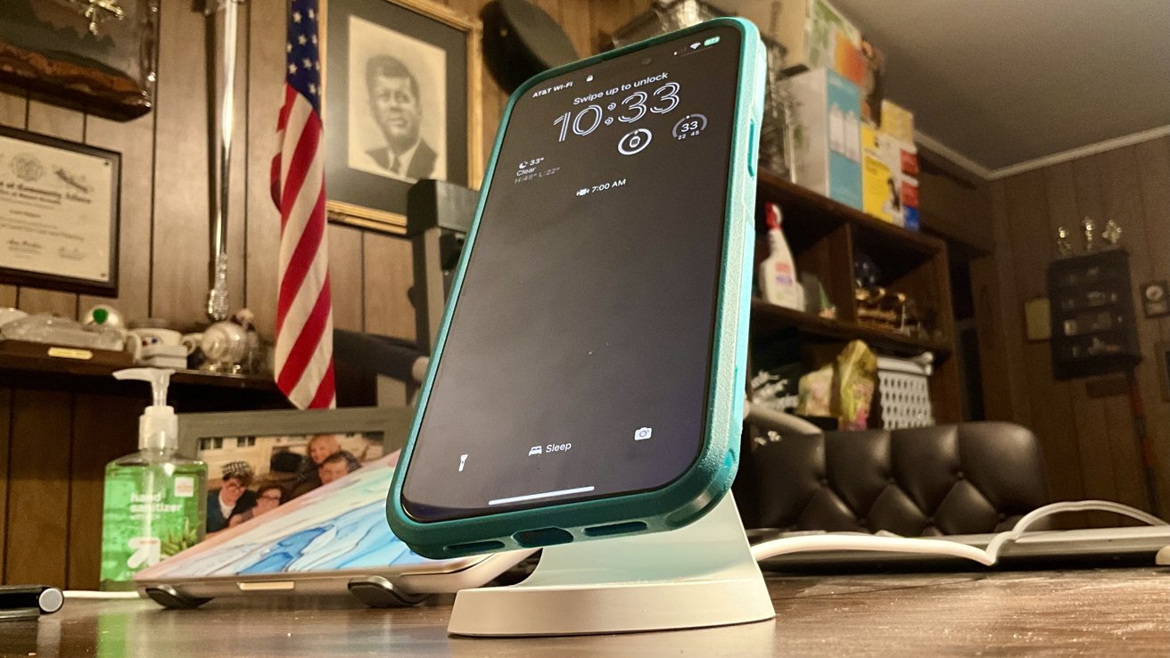 Belkin Wireless Magnetic Charging Stand review: Minimalistic, gets the job done