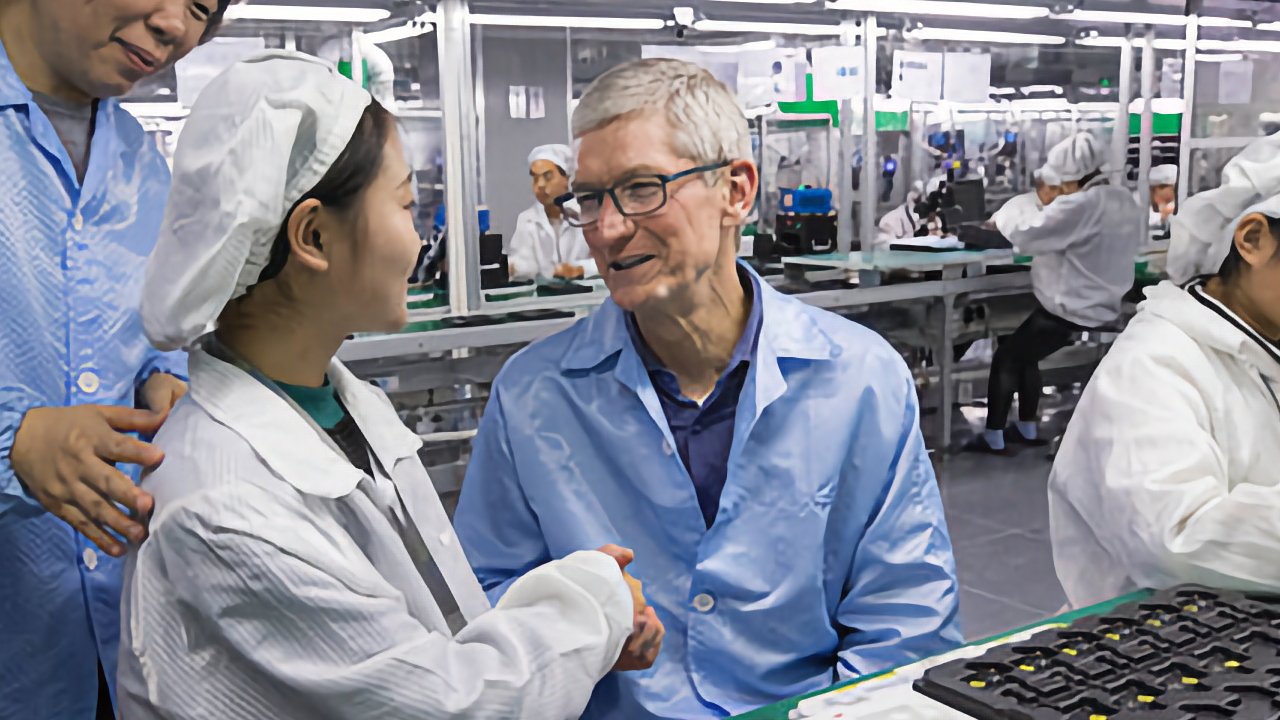 Tim Cook visits Luxshare factory in 2017. Source: Apple