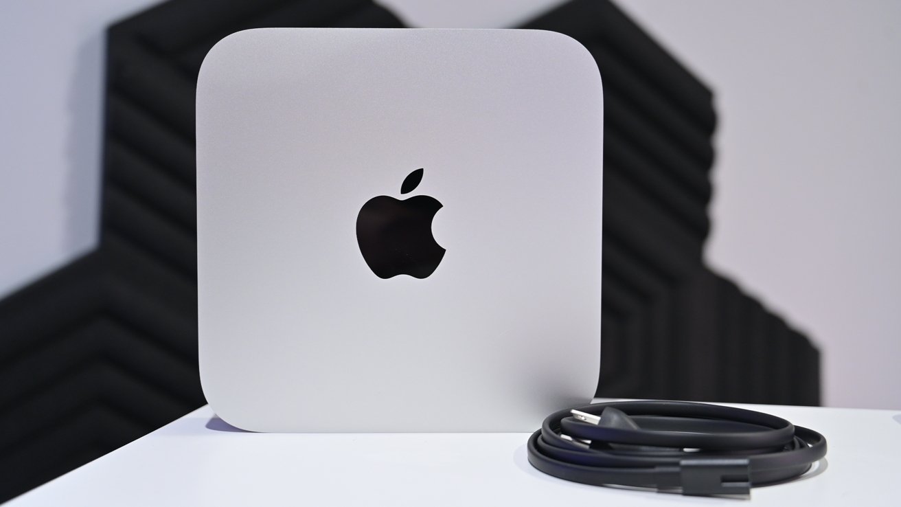 Mac mini and its power cable