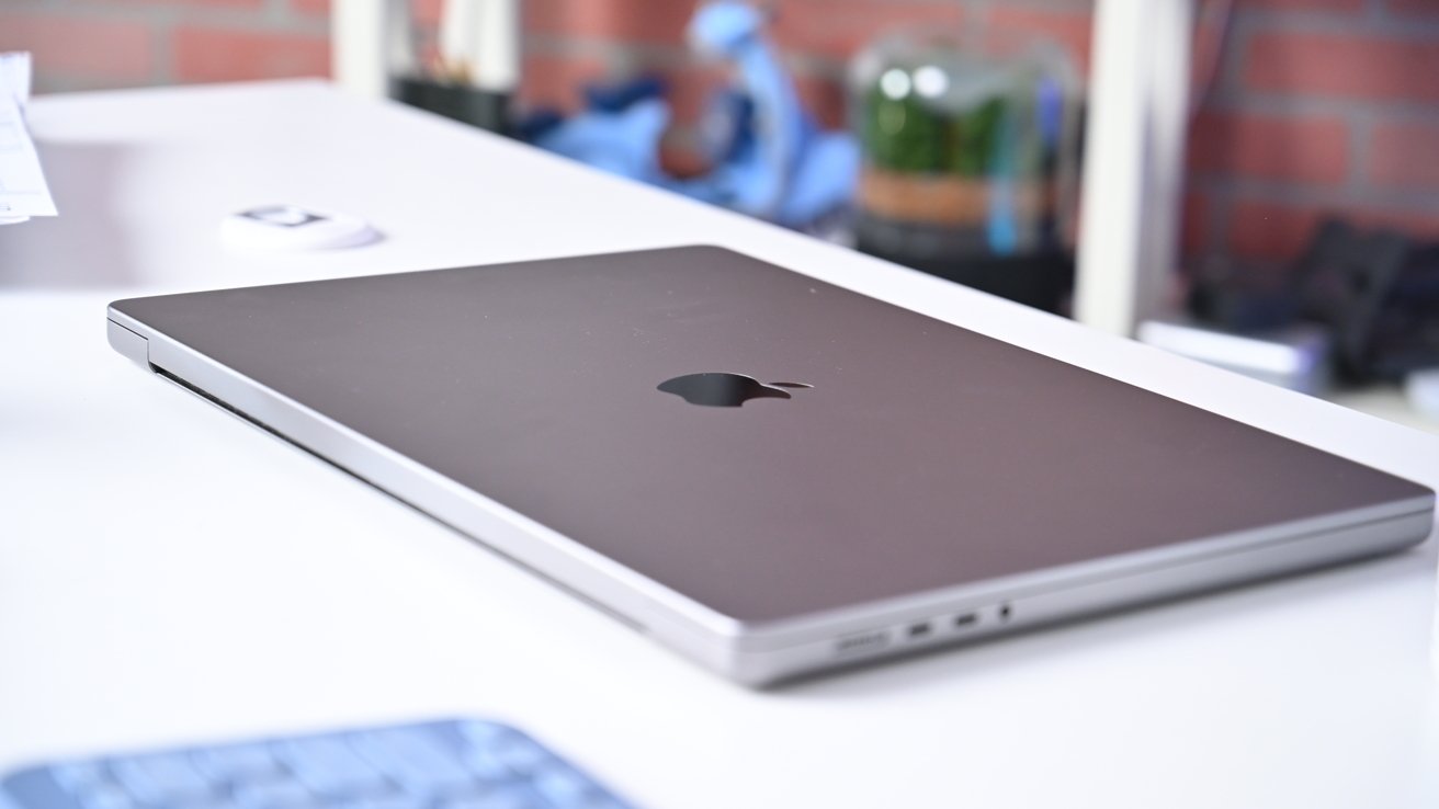 16-inch MacBook Pro closed