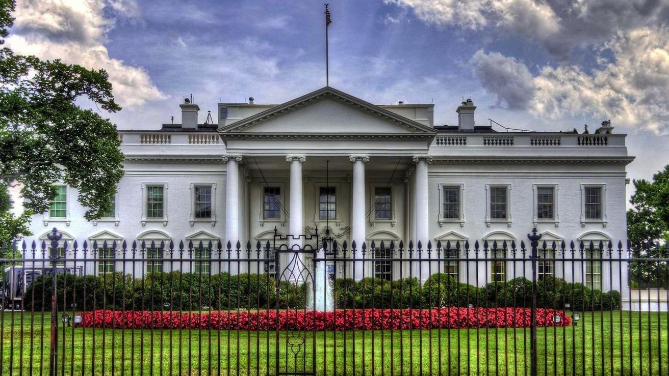 White House calls Apple and Google ‘harmful’ in bid to cut app store fees