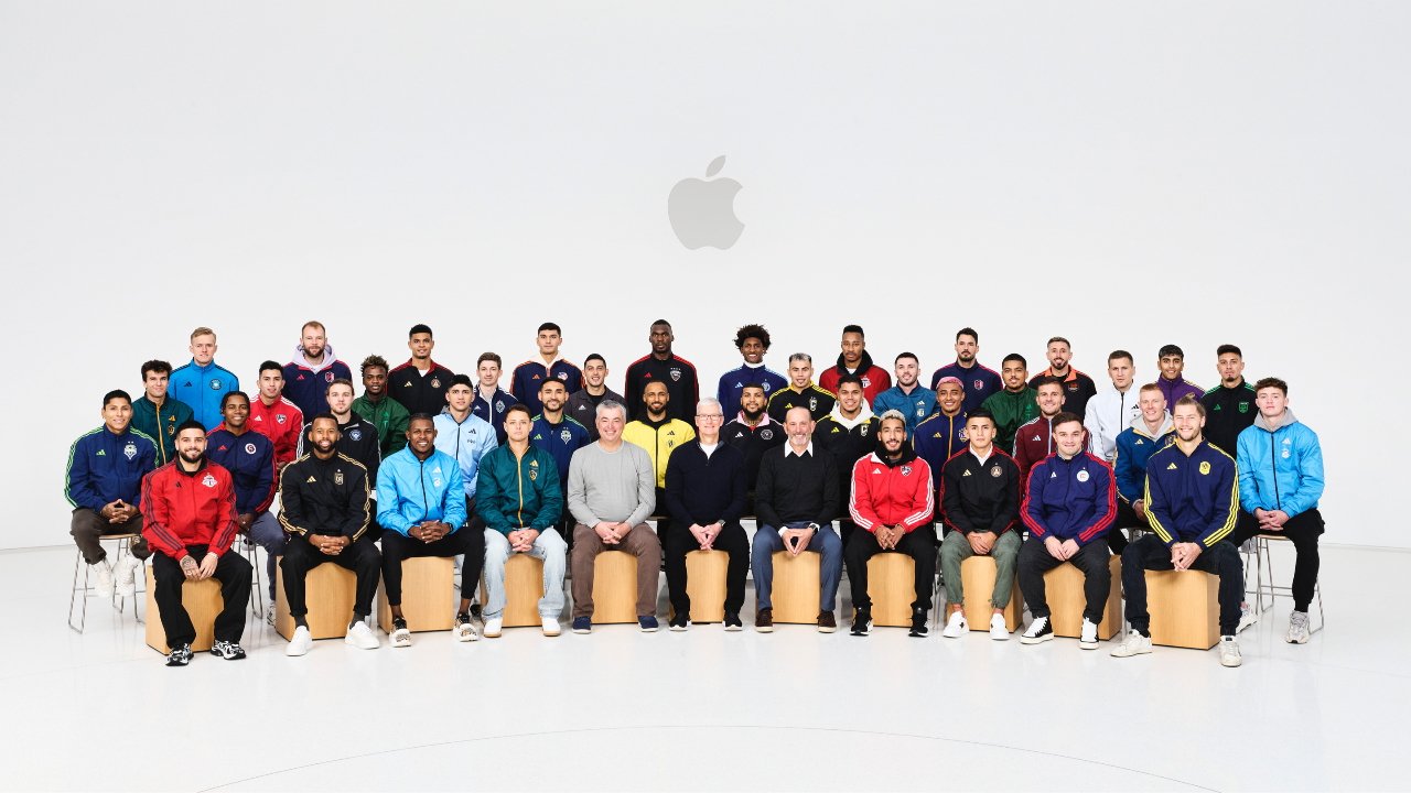Tim Cook and Eddy Cue with Major League Soccer players at Apple Park. (Source: Apple)