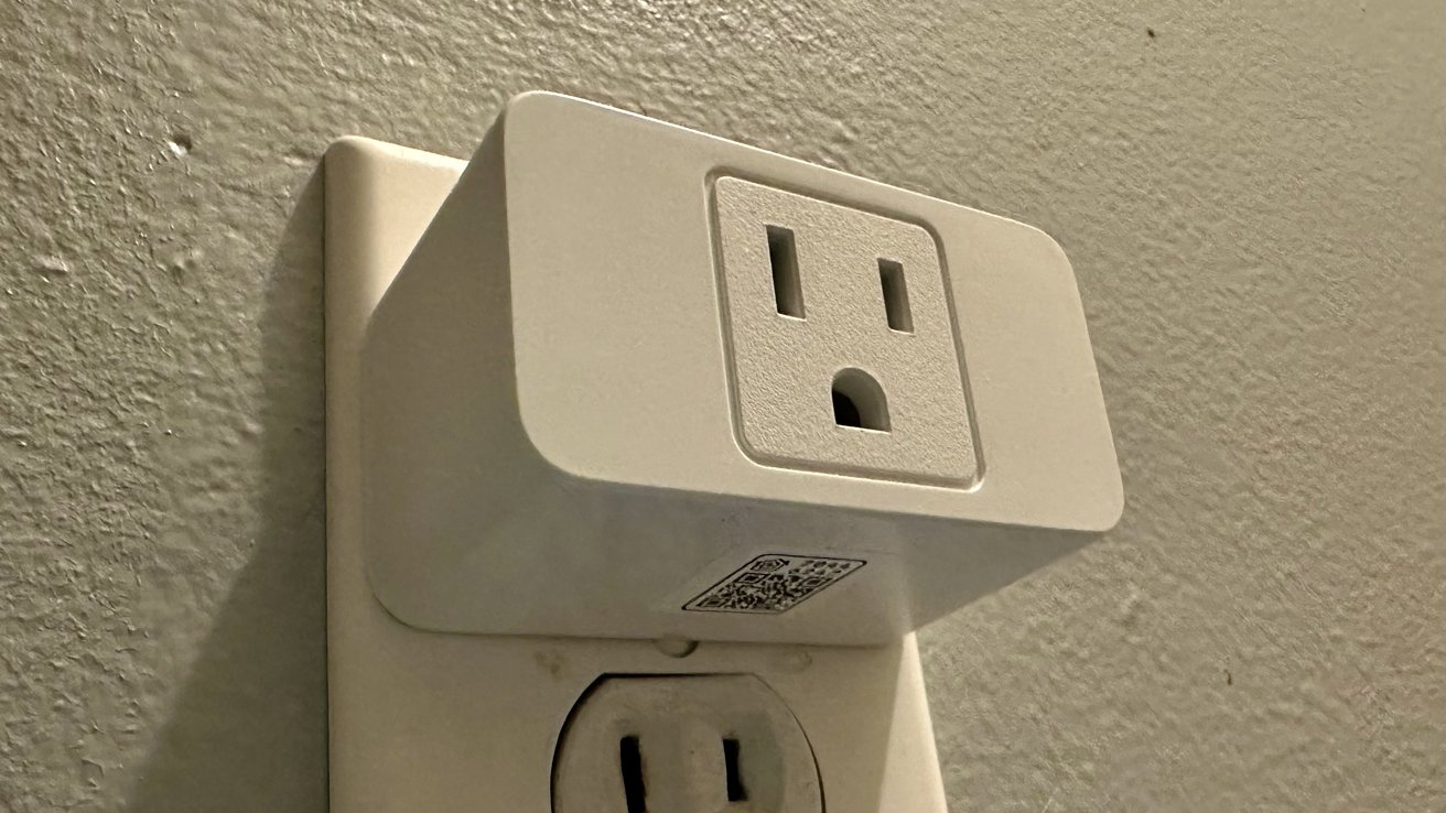 Philips Hue Smart Plug review: discreet and functional