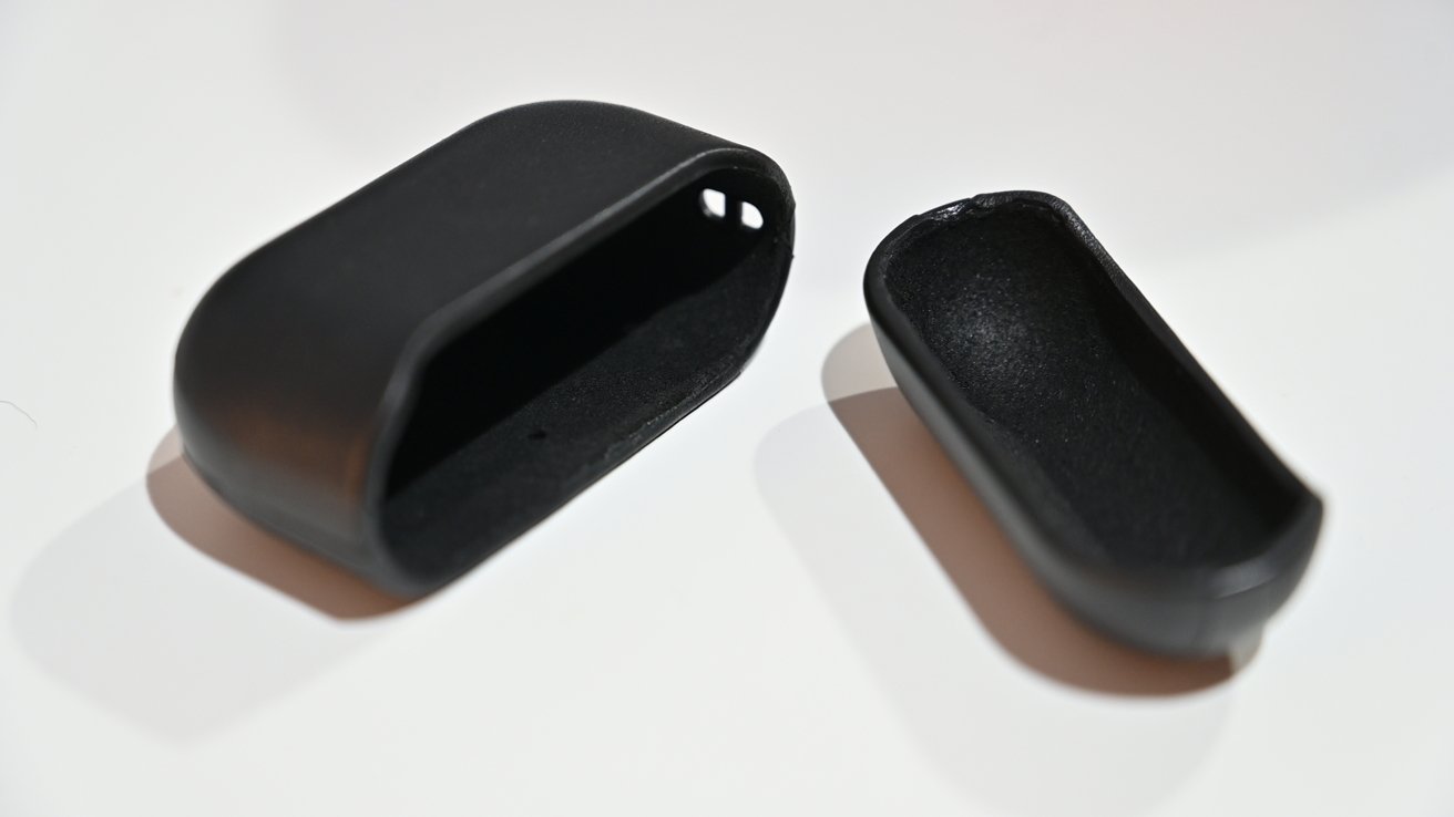 Microfiber lining on the AirPods Pro 2 case