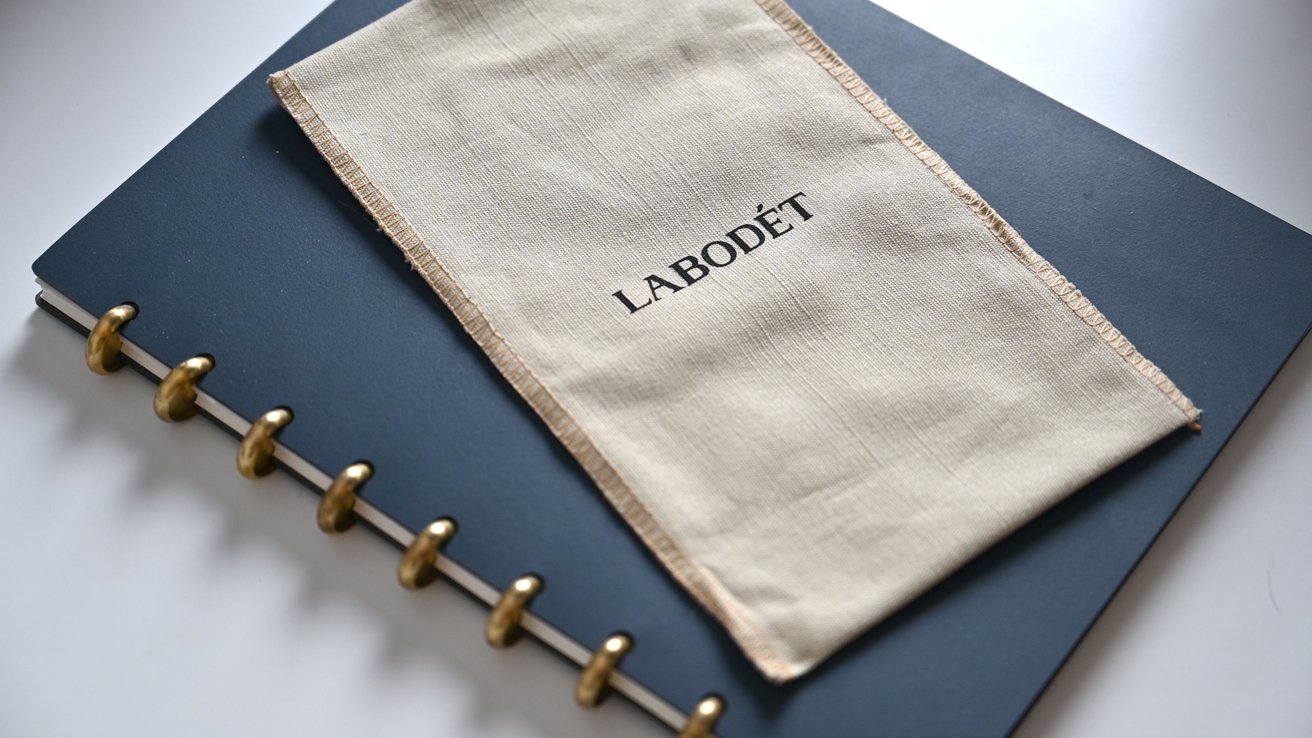 The Labodet MagSafe Ring in its packaging