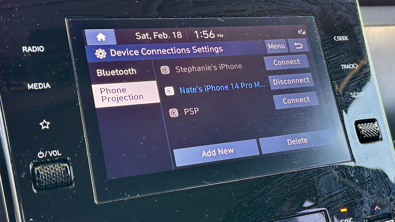 Wired CarPlay vs. wireless &#8211; the pros and cons