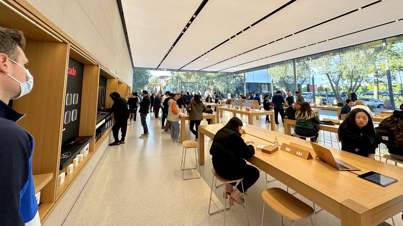 Apple Irvine Spectrum is cozier than some of its larger stores