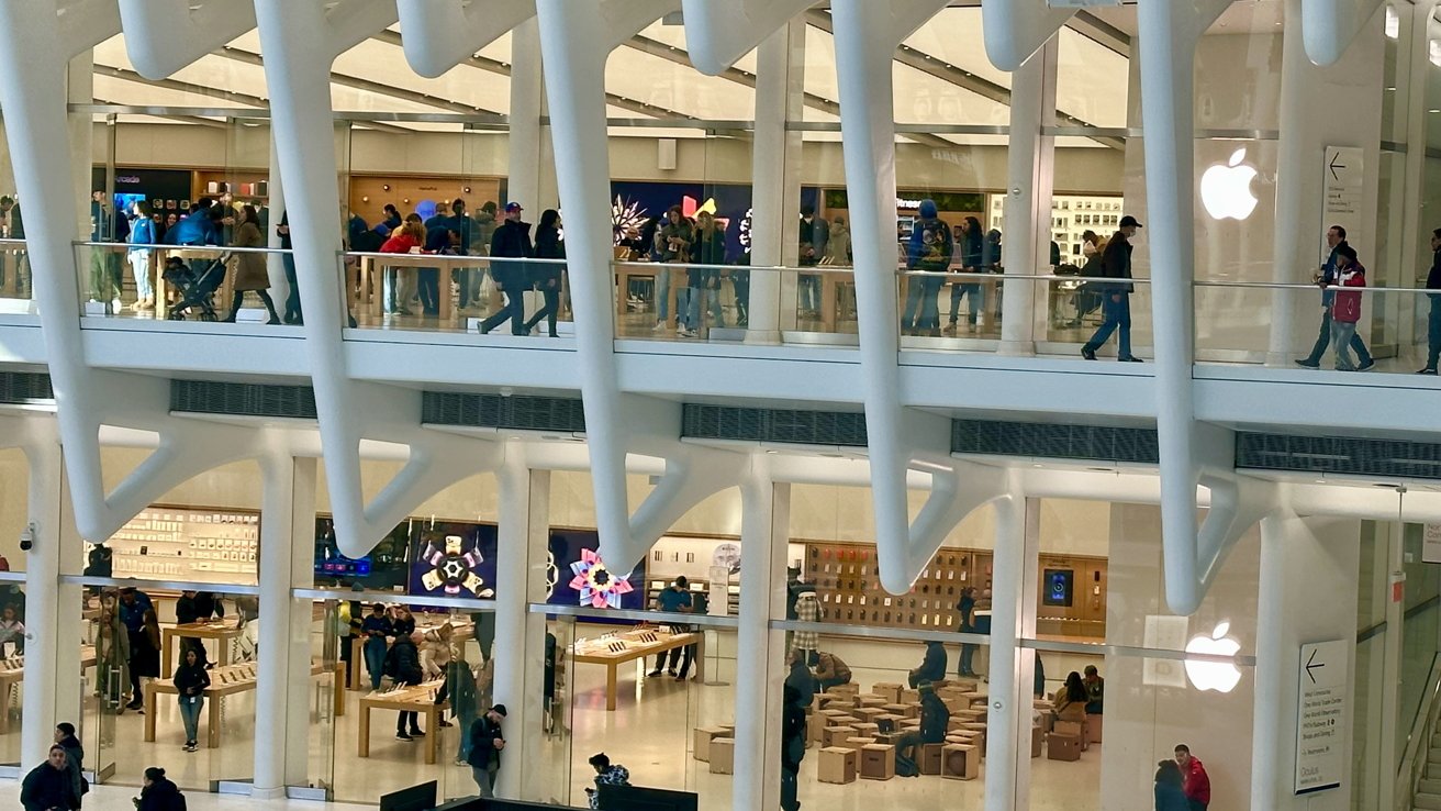 Inside Apple World Trade Center: Traditional design, unique interior