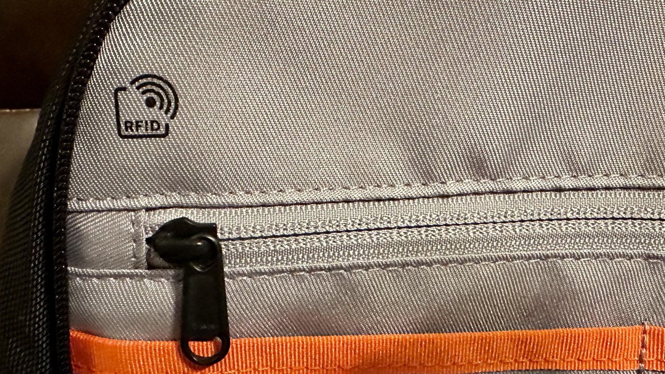RFID zippered pouch