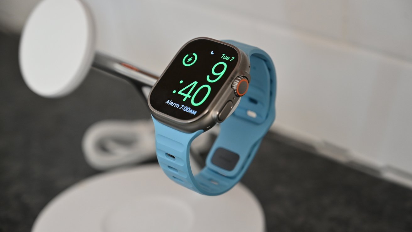 La nueva correa deportiva azul eléctrico de Nomad en el Apple Watch Ultra