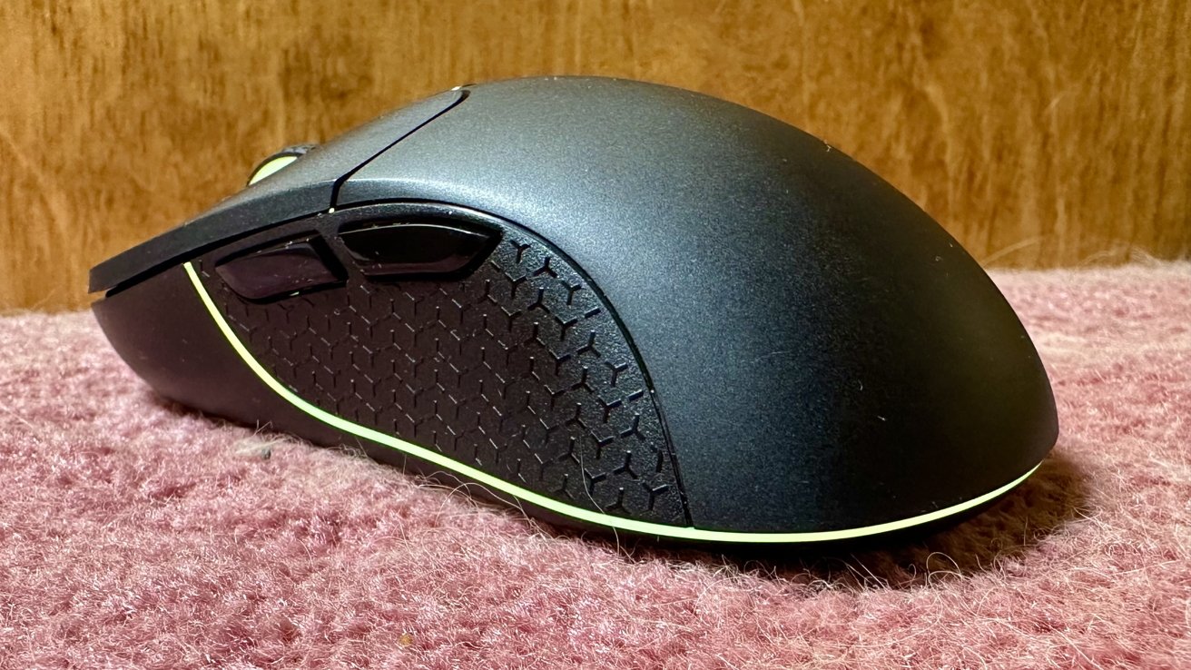 RGB lights on the Keychron M3 wireless mouse body