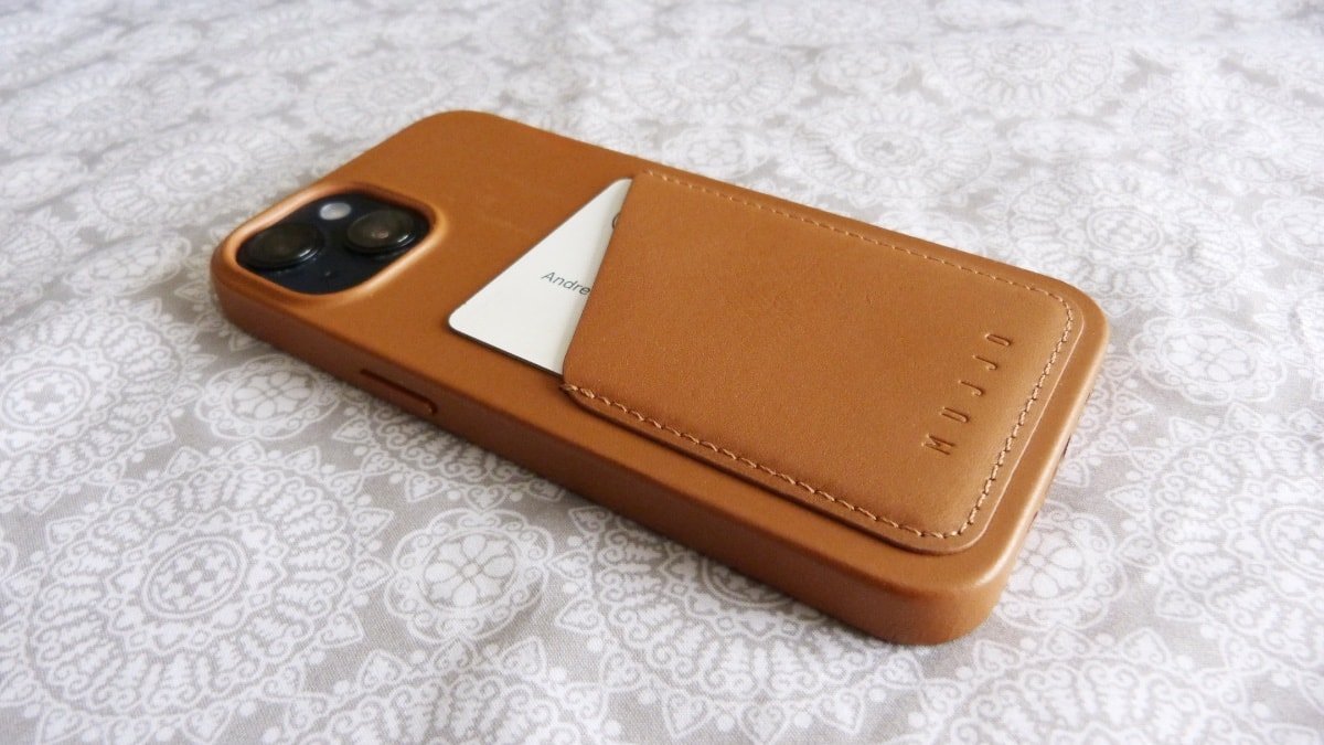 Mujjo Full Leather Wallet Case for iPhone 13 review: Best there is