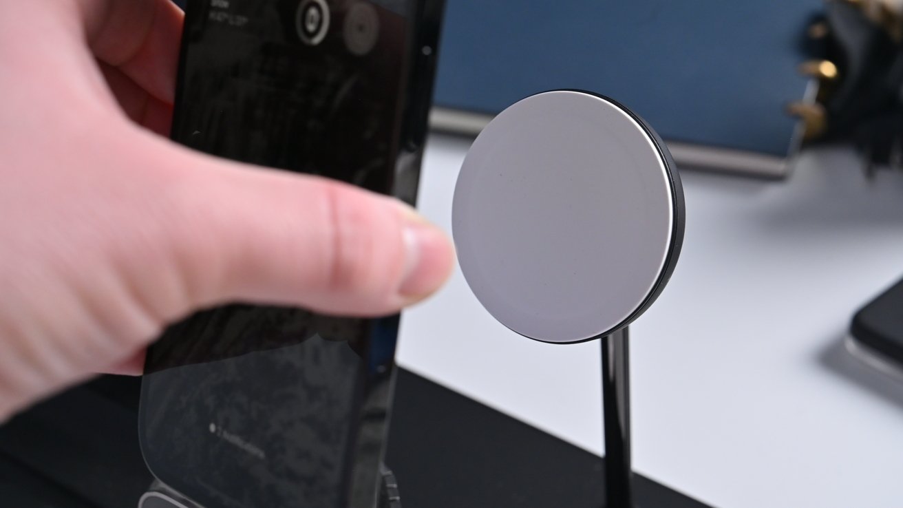 Placing the iPhone on the MagSafe puck