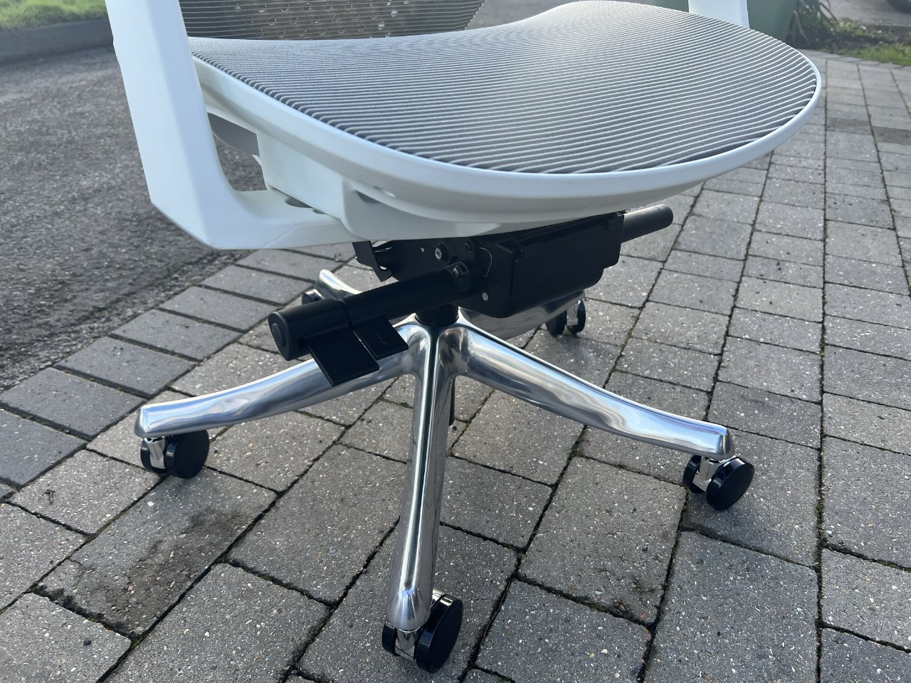 The plastic top makes the chair feel light to move around, and the metal base gives it weight and support