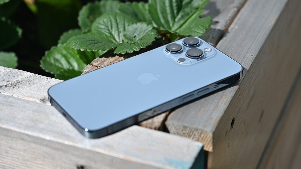 Apple offering refurbished iPhone 13 models in U.S. store | AppleInsider