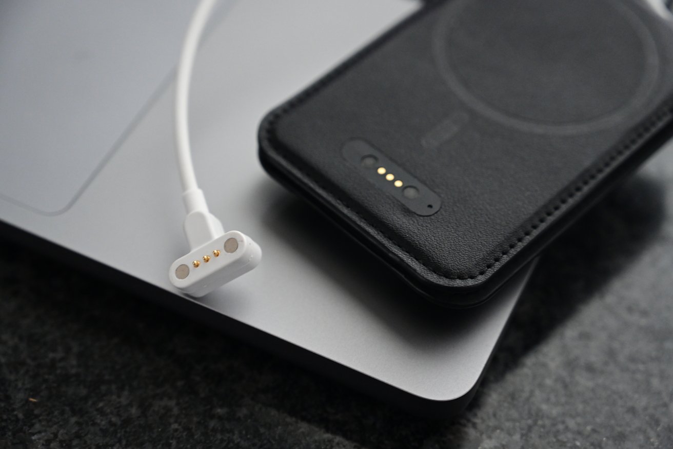The ESR Geo Wallet Charger