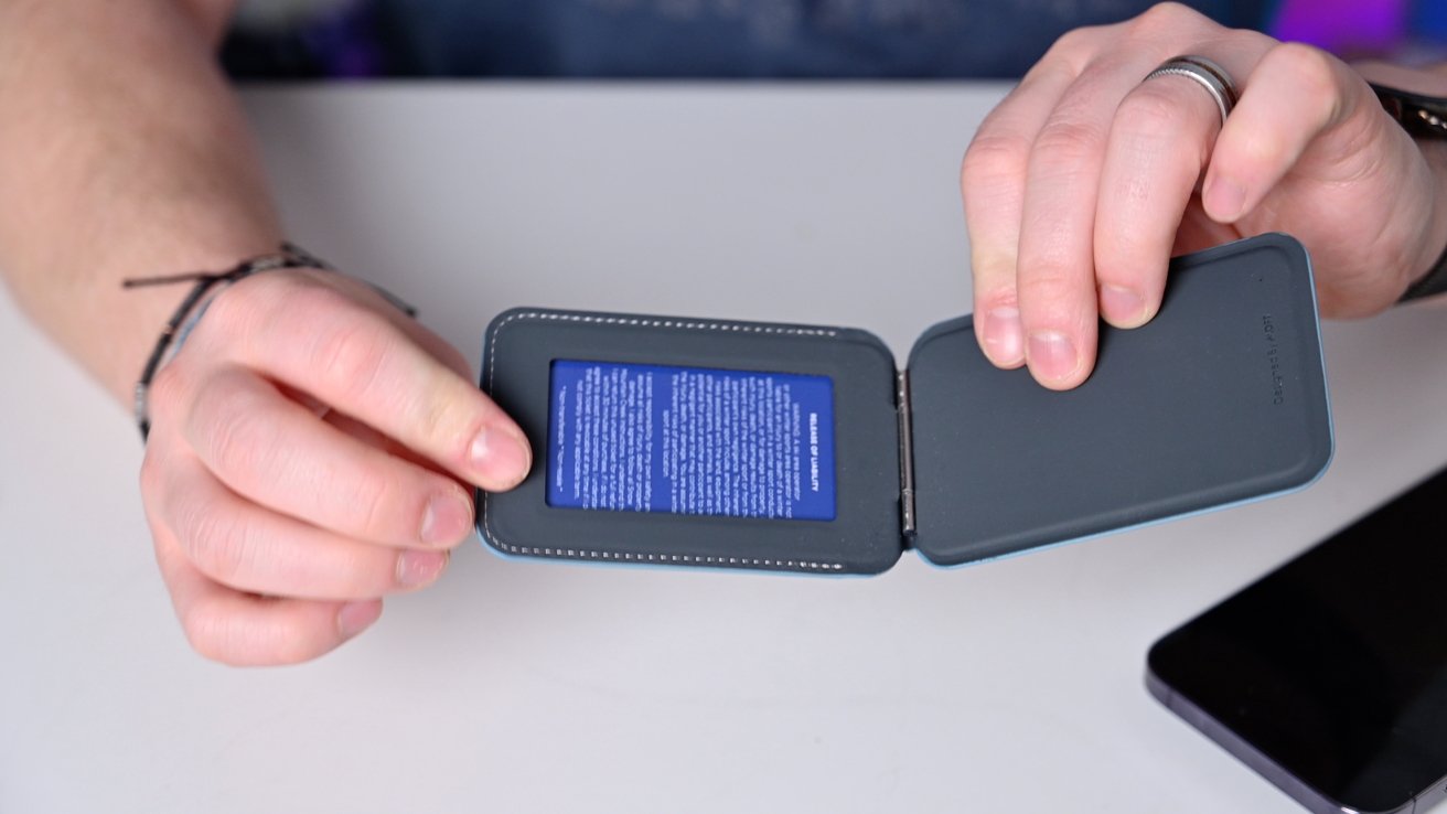 Moft Flash MagSafe Wallet has easy card access