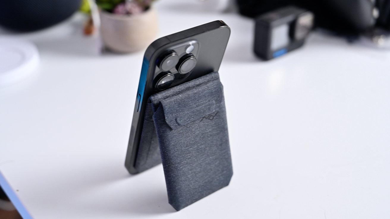 Use the Peak Design Mobile wallet as a stand