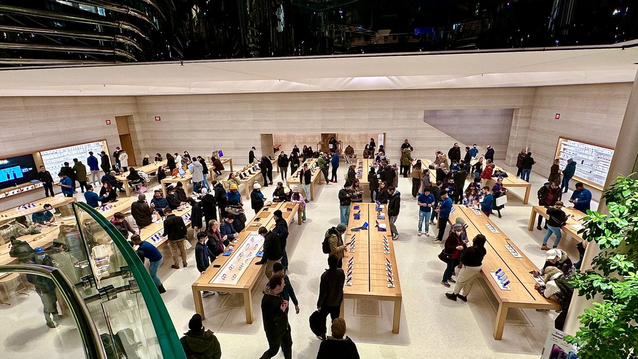 Overview of retail space at Apple Fifth Avenue