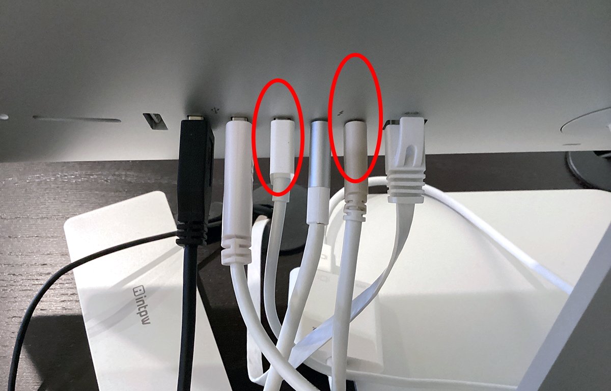 Display USB connector, left and DisplayPort over Thunderbolt, right.