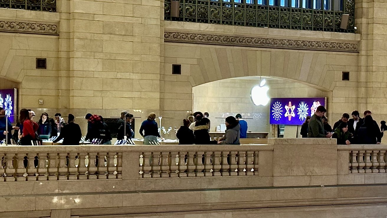 Apple Grand Central exterior