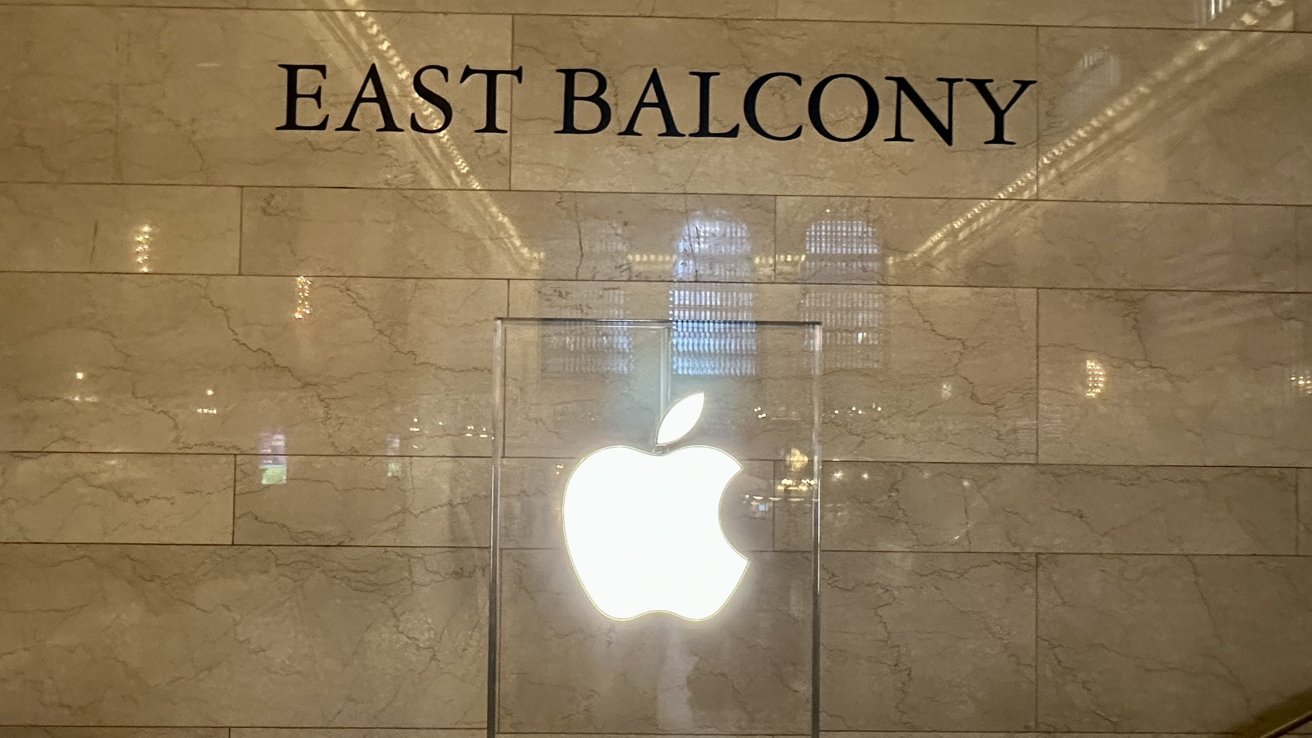 Inside Apple Grand Central retail: The Apple Store on a balcony