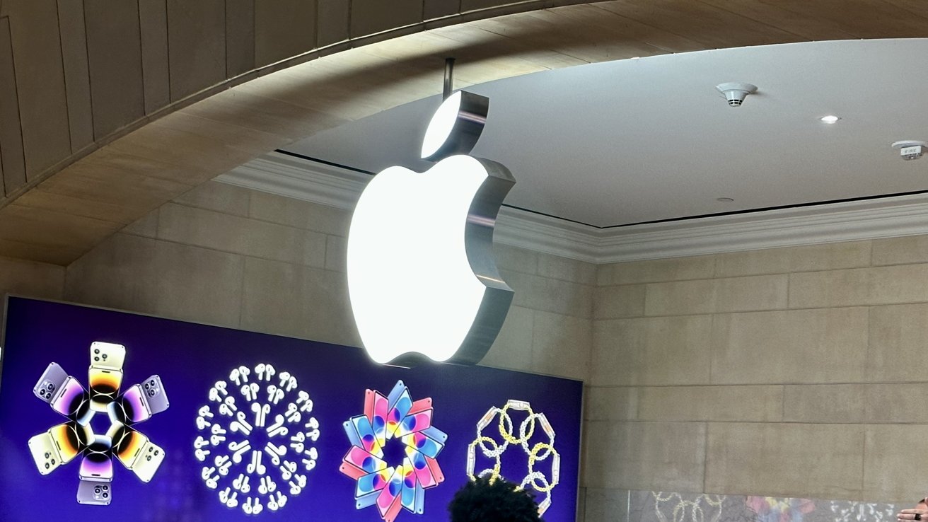 Inside Apple Grand Central retail: The Apple Store on a balcony