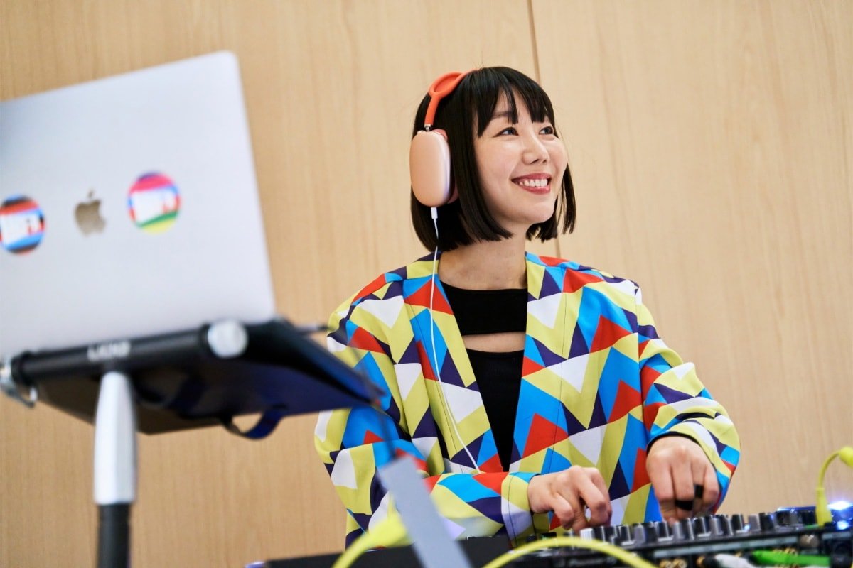 Multitalented artist and DJ Vakki performs at Apple Gangnam