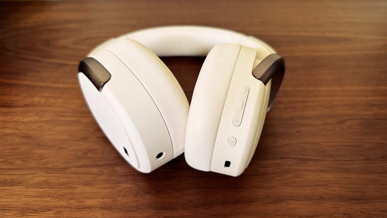 The WH950NB headphones are charged via USB-C