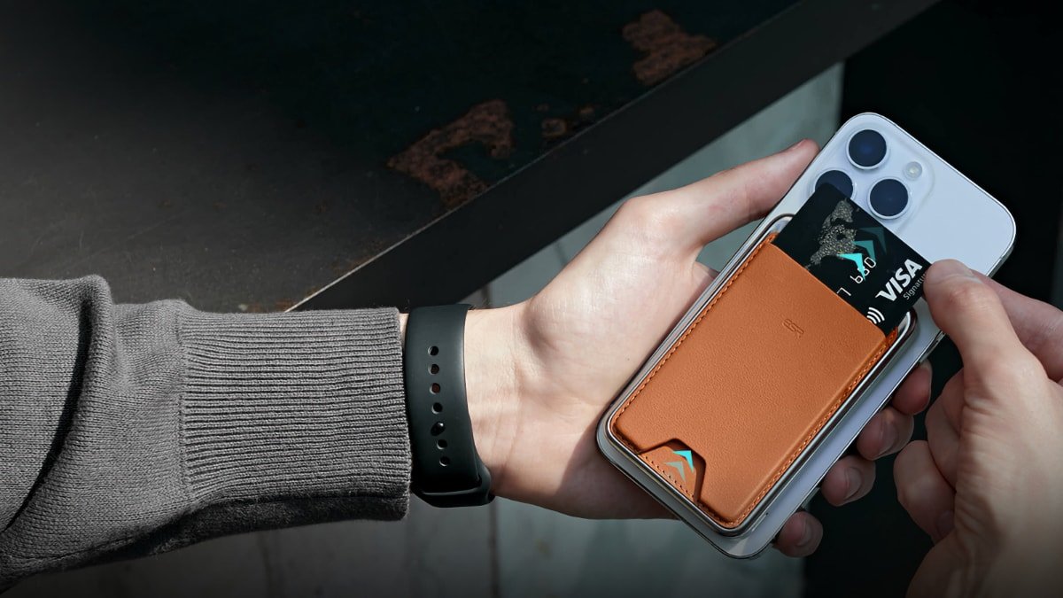 Combine an iPhone wallet, stand & battery with ESR Halolock