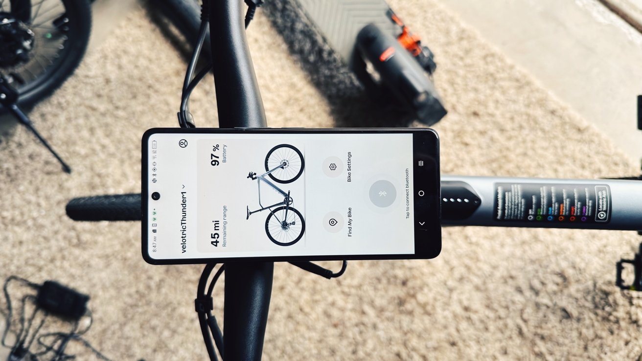 Мобильное приложение Velotric используется в качестве дисплея велосипеда.