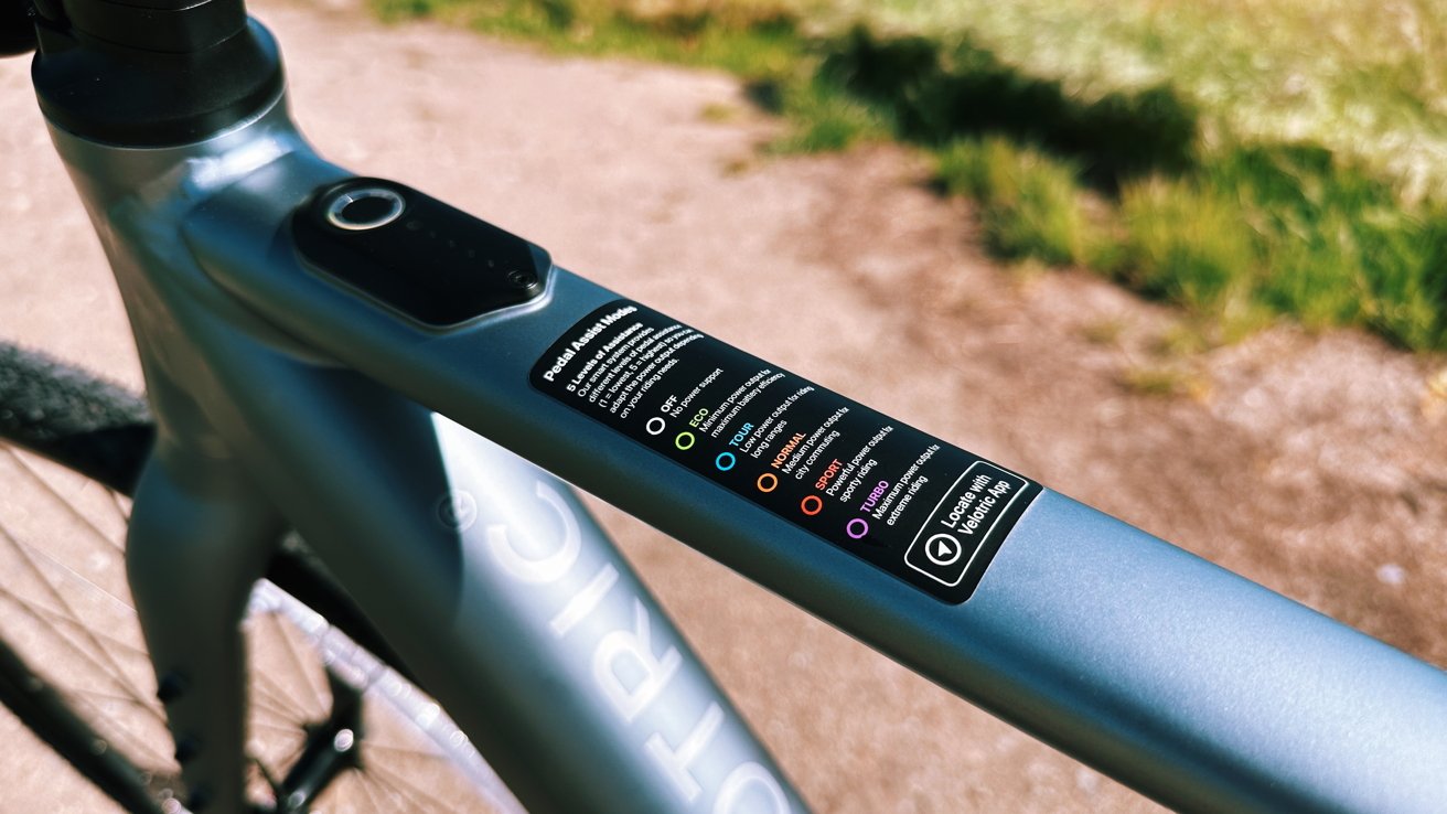 The fingerprint sensor unlocks the bike and the ring color around it shows the pedal assist mode it's in