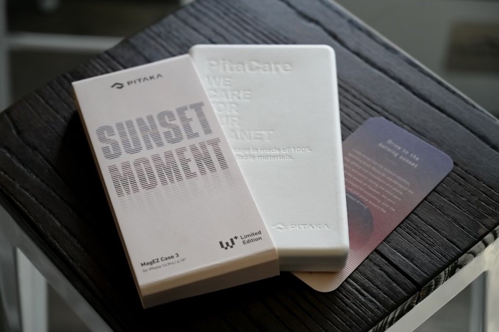 Sunset Moment case packaging