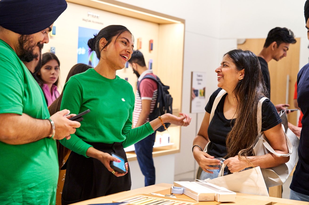 This week sees the first chance for anyone in India to buy an Apple Watch directly from an Apple Store.