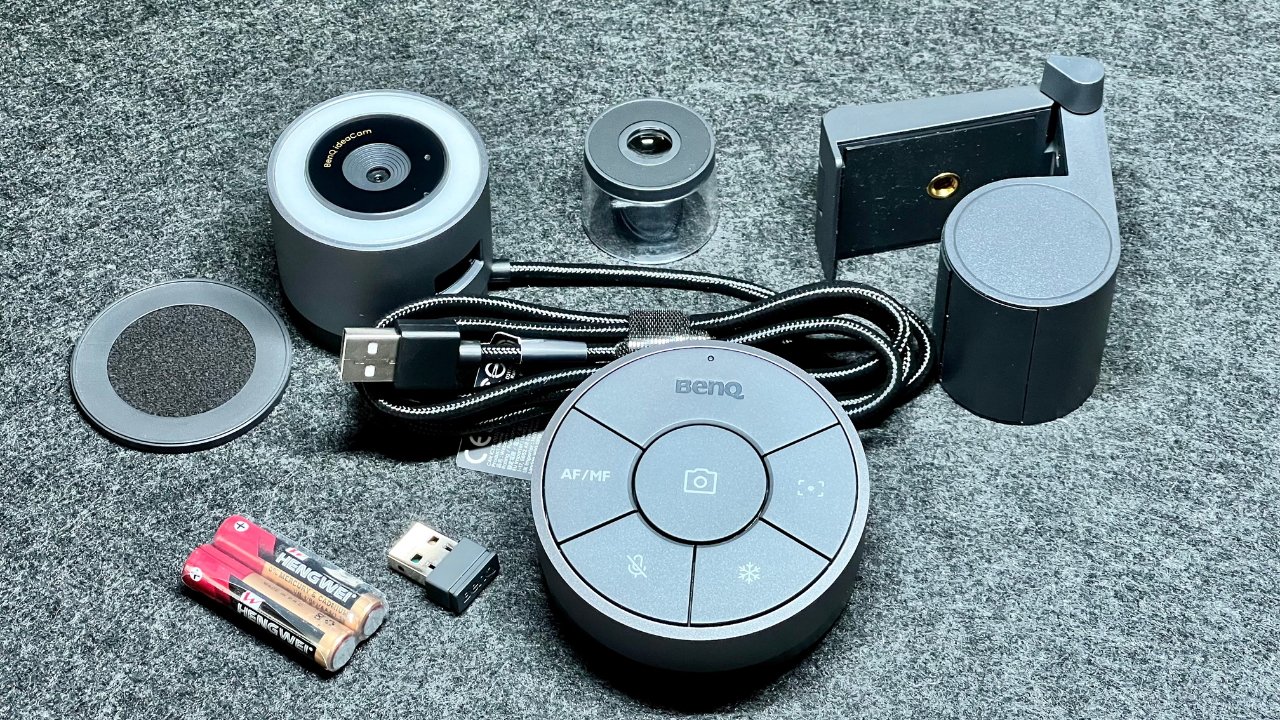BenQ ideaCam S1 Pro поставляется с универсальной веб-камерой, креплением, защитной крышкой, макрообъективом, пультом дистанционного управления, двумя батареями AAA и кабелем USB-A.