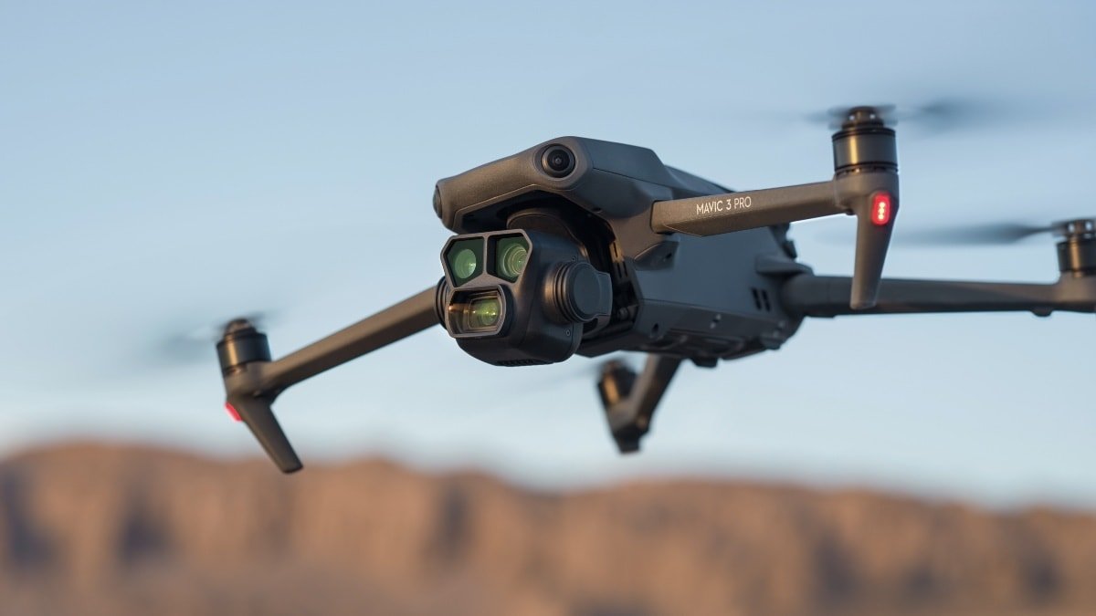 Read more about the article New DJI Mavic 3 Pro drone has three cameras
