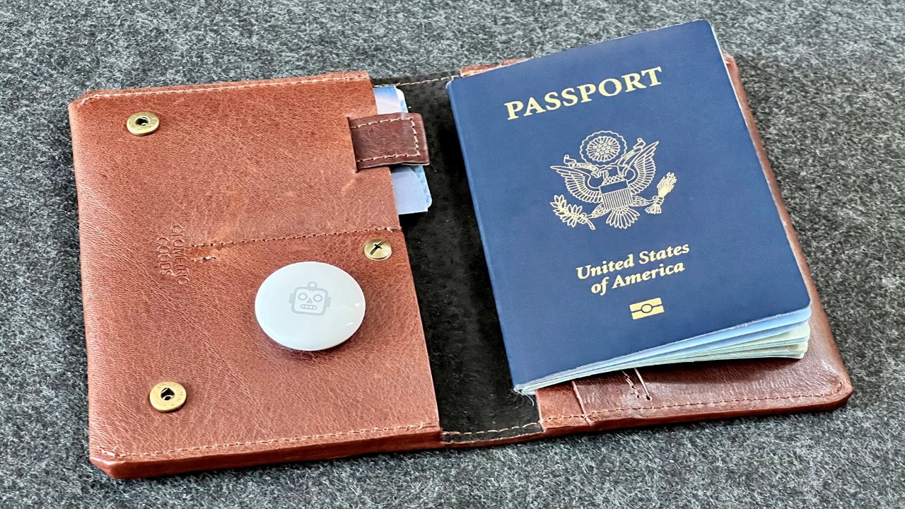 Review: Geometric Goods AirTag travel wallet