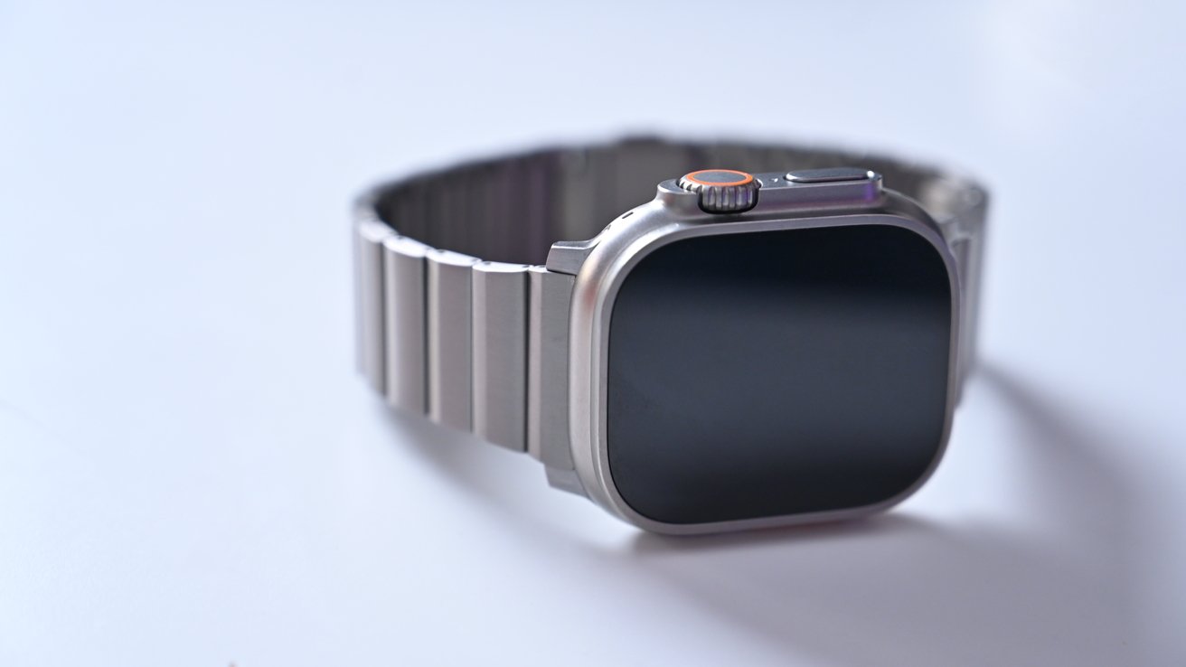 The Nomad titanium band fits Apple Watch Ultra perfectly