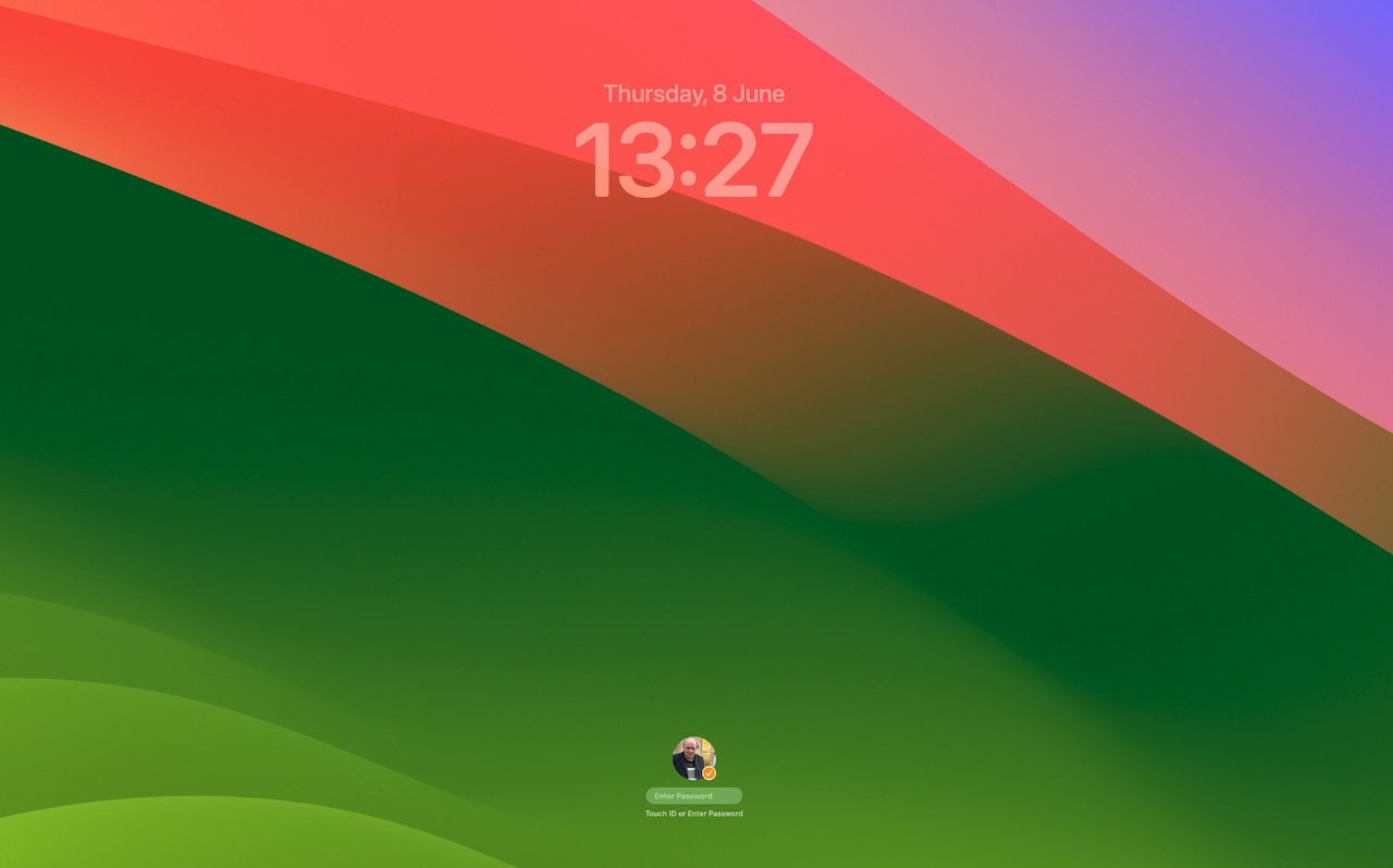 The new lock screen has a clock and is mostly very green