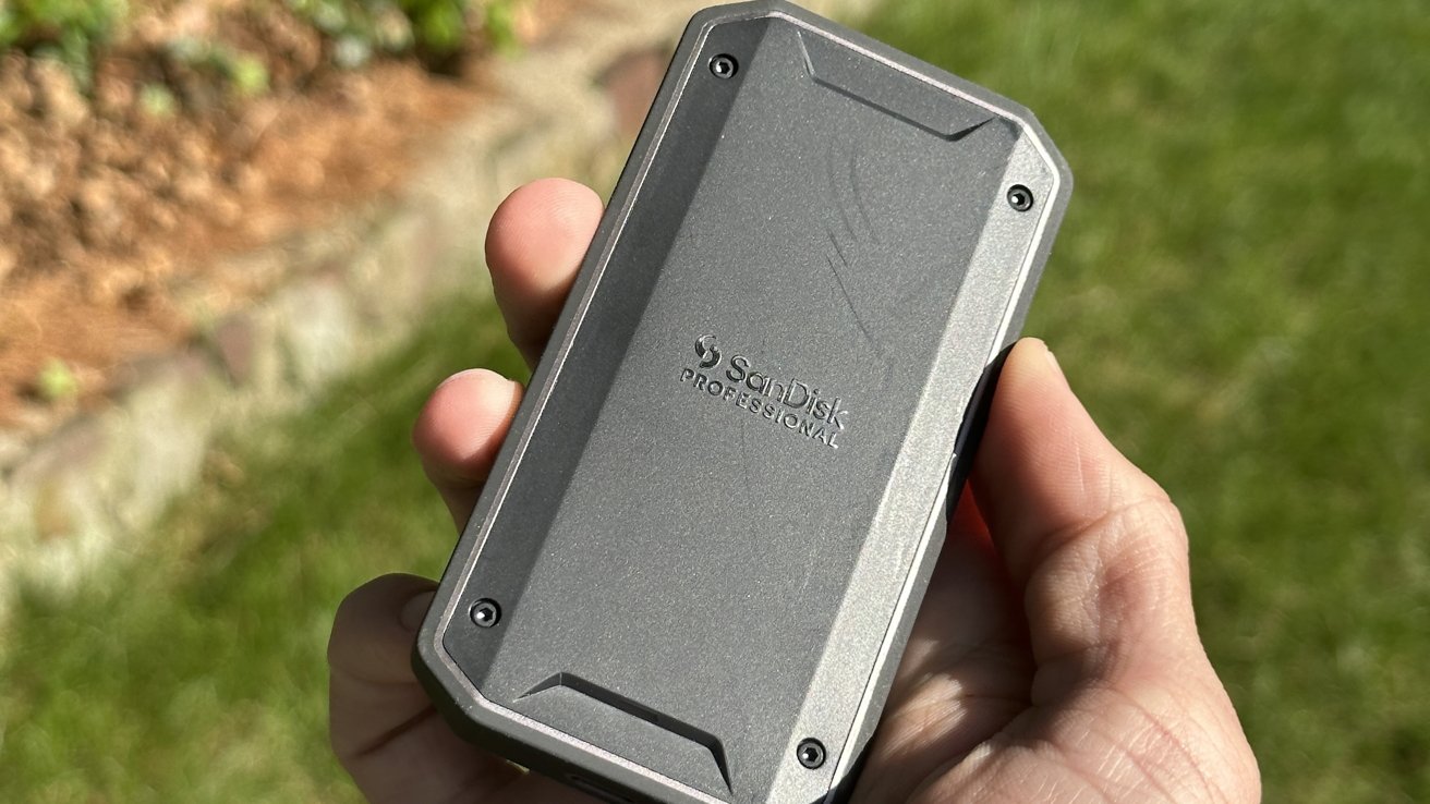 SanDisk Pro G40 SSD in hand