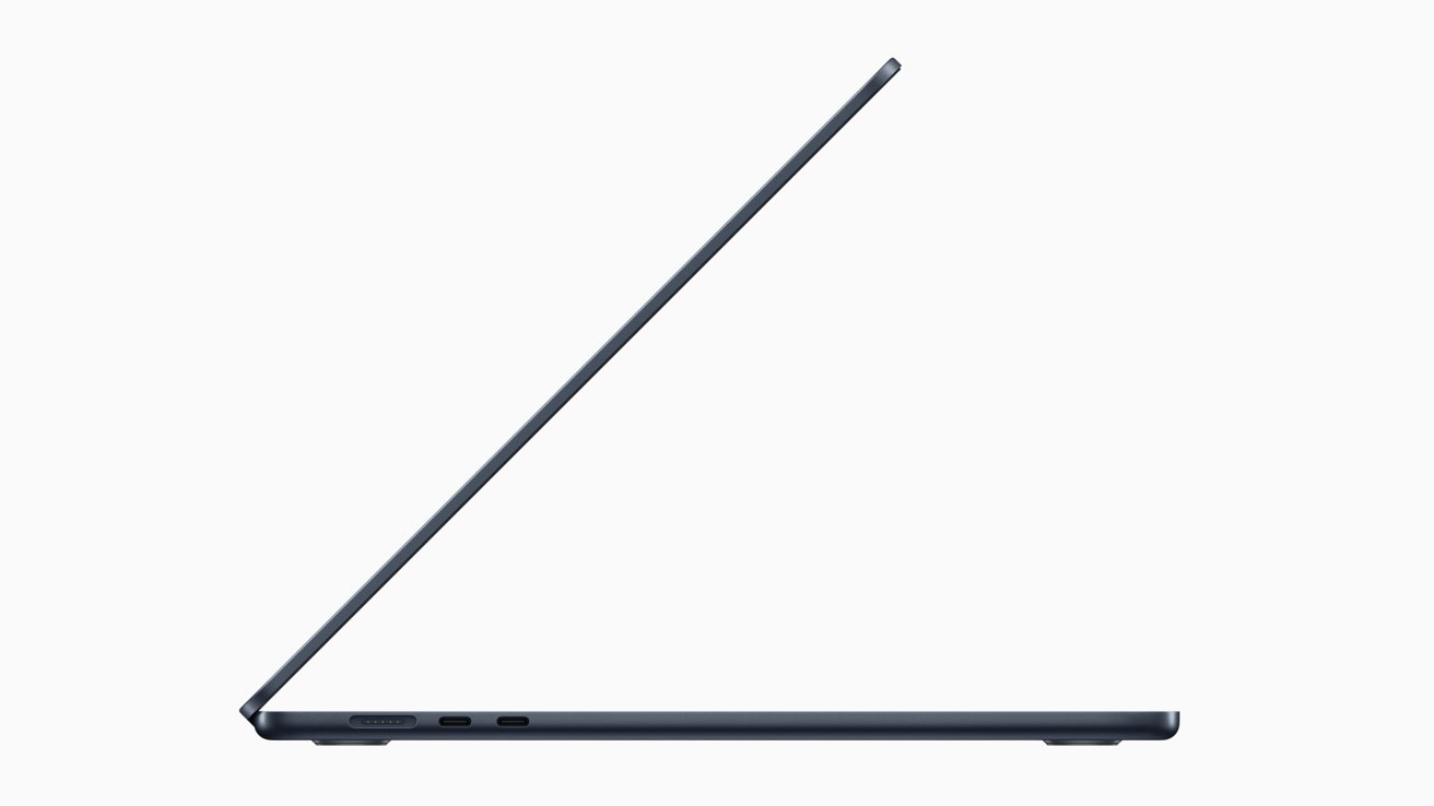 As usual, the 15-inch MacBook Air is very thin for a notebook. 